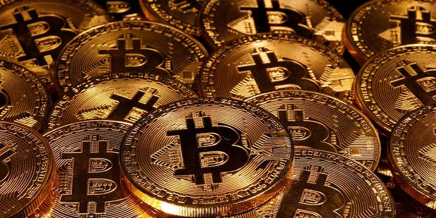 Bitcoin Halving: FED Expands Money Supply as Bitcoin Cuts Supply